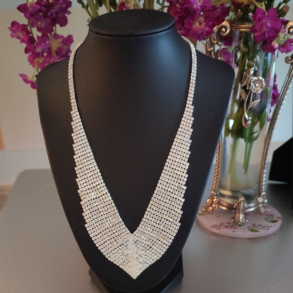 Elegant Silver Necklace
